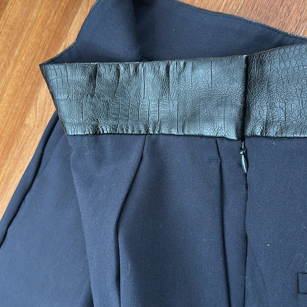 Ann Taylor Navy blue pants high waist
New without tags - Picture 4 of 9